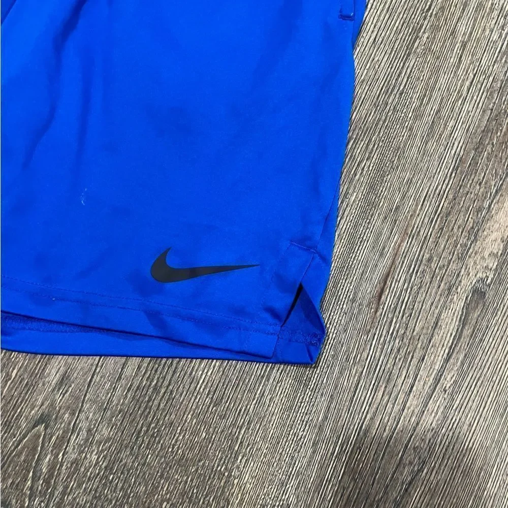 Nike Boys Dri-Fit Basketball Shorts Elastic Waist Pull-On Swoosh Logo Blue M